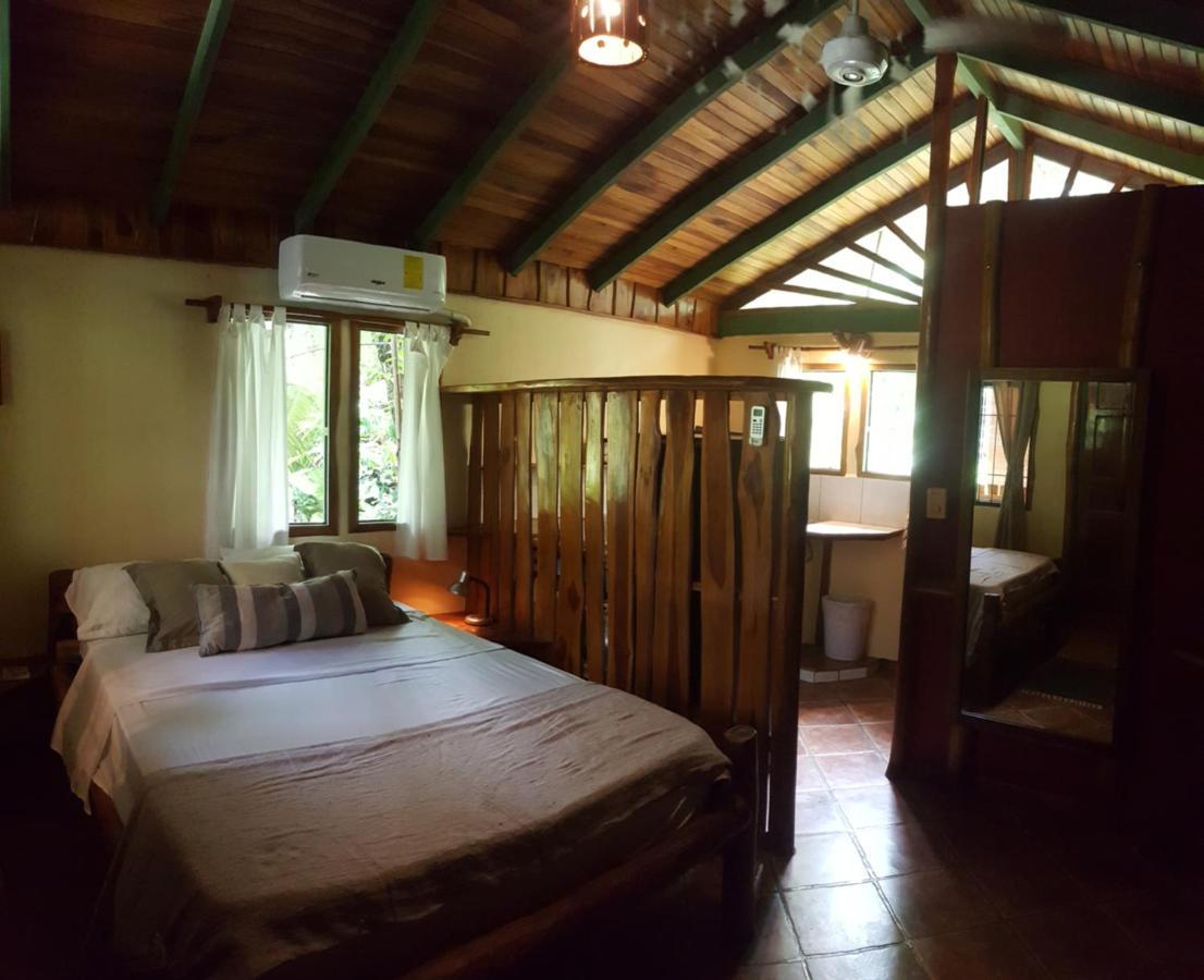 Pachamama Lodge Playa Santa Teresa  Room photo